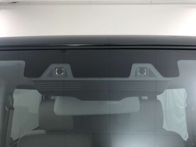 ご購入後には洗車も欠かせませんよね！？当店では、洗車のプロが普段お手入れが行き届かない箇所も済み済みまで綺麗にしています！