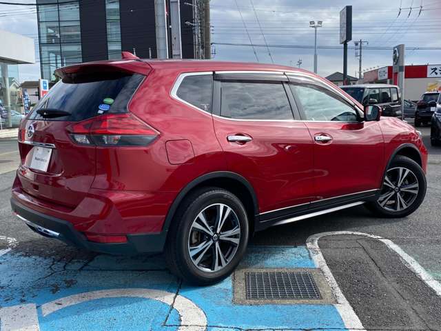 ボディ-カラ-はガーネットレッド