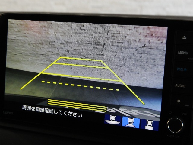 バックカメラが装備されており、後方の安全確認はもちろんのこと狭い場所での駐車や雨の日・夜間など視界の悪いコンディションでのストレスの軽減にもなります！