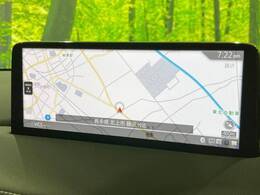 【10.25インチマツダコネクト】車内の雰囲気にマッチした大型ディスプレイ。スマホ接続でのナビ使用やBluetooth再生等、様々な機能が楽しめます。直感的なダイヤル操作が可能で、使い勝手も良好です。