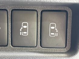 【両側パワースライドドア】スマートキーや運転席のスイッチで後席両側スライドドアの開閉が可能♪電動だから力を入れてドアを開ける必要が無く、小さなお子様でも簡単に開け閉めでき快適です♪