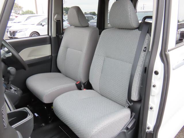 フロントシートも状態良好ですよ。大きな汚れもなく、安心です。座り心地もいいですよ。