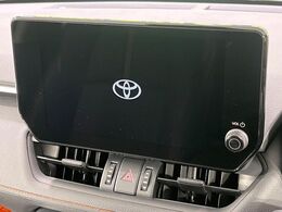 【10.5インチコネクテッドナビ対応ディスプレイオーディオプラス】ナビ機能搭載の他、お持ちのスマートフォンと連携して、ナビやbluetoothでの音楽再生が可能です♪デザインはもちろん操作性も良好！