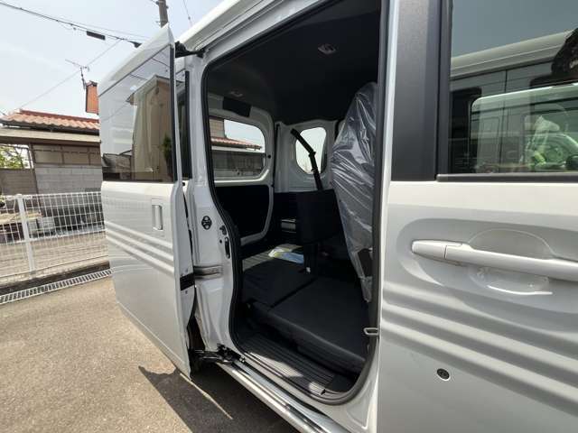 ☆お車についた傷やヘコミ、事故の修理もハヤシにお任せください。自社鈑金工場で修理ができますの安心です☆