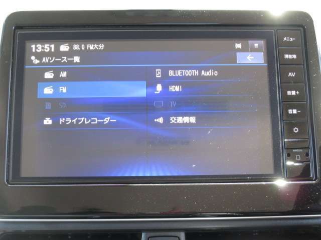日産純正メモリーナビゲーションです♪目的地まで案内するナビゲーション機能の他にFM・AMやBluetooth Audioなど多彩な機能が満載で運転を快適にサポートしてくれます☆