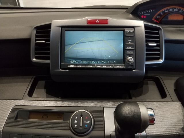 バックカメラが付いているので慣れない場所での駐車もサポートしてくれます☆