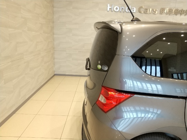 スポーティーなテールゲートスポイラー付き