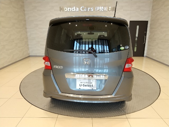 荷物の積み下ろしがラクになるように地上高が低いです♪