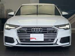 徹底的にシンプルながらも、際立つ個性。Audiの象徴的なシングルフレームグリムは、実は日本人デザイナーがデザインしたものです。