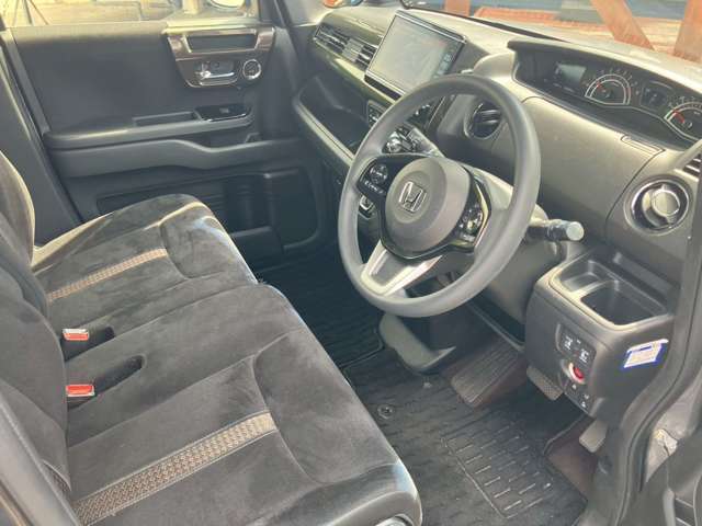 オプションパーツは多数取り揃えておりますので、気軽にお問合せください。ETC車載器やドライブレコーダーの取り付けなどご対応させていただきます。