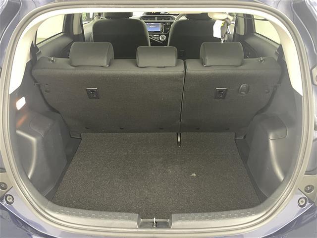 【トランク】積み込みやすくて、たっぷり積める荷室です。シートアレンジできるものは、乗車人数と荷物の量や大きさによってシートを動かすことができるので、より快適なドライブが可能です！