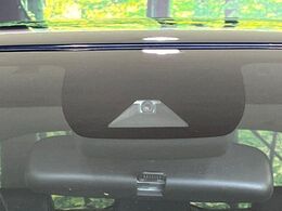 【トヨタセーフティセンス】走行中に前方の車両等を認識し、衝突しそうな時は警報とブレーキで衝突回避と被害軽減をアシスト。より安全にドライブをお楽しみいただけます。