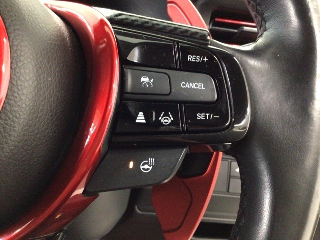 【アダプティブ・クルーズ・コントロール】予め設定した車速内でクルマが自動的に加減速。 前走車との適切な車間距離を維持しながら追従走行し、高速道路でのドライバーの疲労を軽減してくれる嬉しい機能付♪