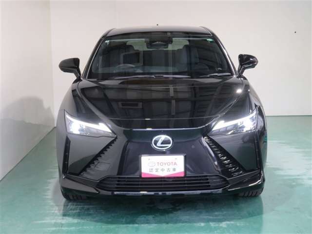 明度の高いLEDヘッドライトで、夜間の運転も安心です。