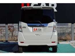 リヤワイパー付きで雨の日の後方視界を確保！！