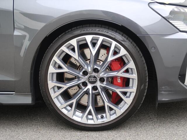 全車両に標準装備の純正アルミホイールは、純正ならではのバランスの良いデザインと、走行安定性をお楽しみ頂けます。