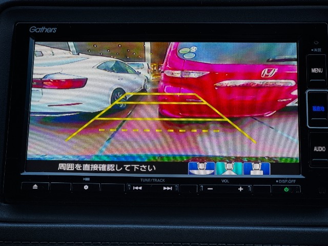 Honda純正ならではの見やすいバックカメラを装着しております◎駐車時の安心感が高まりますね！（ビュー1）