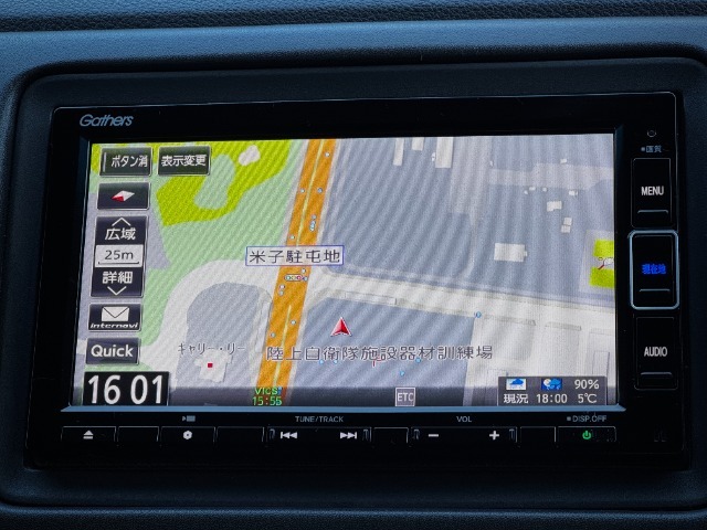 Honda純正7インチメモリーナビを装着しております◎普通のカーナビでは把握できない多彩な情報をご提供するHonda独自の【通信型ナビ】です☆通信費はHondaが負担致しますので無料でご利用頂けます♪