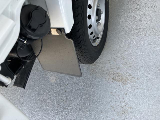 泥はねを防ぐマッドフラップです。