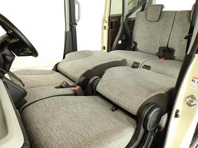 シートアレンジ多彩です。足を伸ばしてゆっくり休憩できる　広々車内です。