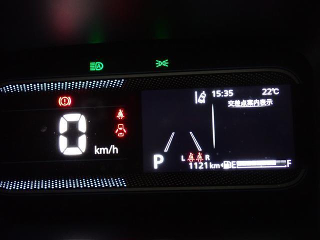 パッと見でも車速の確認がしやすい　デジタル表記のメーター。