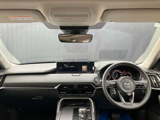 フロントピラーの位置を従来よりも後方にレイアウト。運転席からの視界の広がりを向上。車両の周囲の状況を、いち早く知ることで、安全に運行できます。