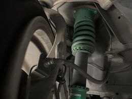 【車高調】車高が低くなり、スタイリッシュな見た目となっております。車両の重心が下がる事で、走行時の安定性も向上します♪