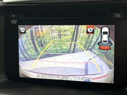 【バックカメラ】駐車時に後方がリアルタイム映像で確認できます。大型商業施設や立体駐車場での駐車時や、夜間のバック時に大活躍！運転スキルに関わらず、今や必須となった装備のひとつです！