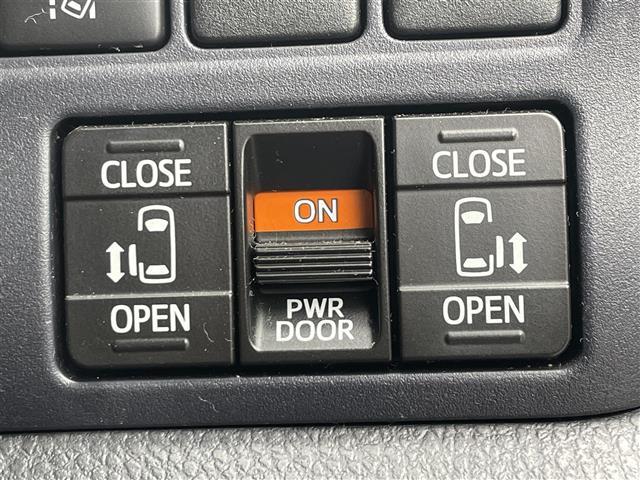 【両側電動スライドドア】小さなお子様でも、荷物をたくさん持っていても、ボタン一つで楽々乗り降り出来ます！ ファミリーにぴったりです♪