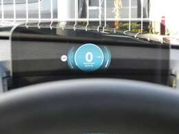 ヘッドアップディスプレイで現在の速度などが確認できます！