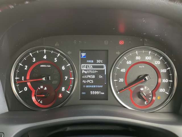【スピードメーター】メーターがシンプルで見やすく運転しやすいですね！