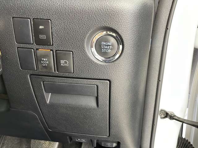 【運転席操作部】快適なドライブを楽しむための機能が装備されています！運転席から触れるので、使いやすいです！除菌プランいれていただくと、さらに清潔で安心していただけます！