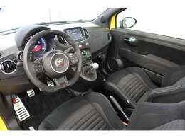 左ハンドルの5速マニュアル