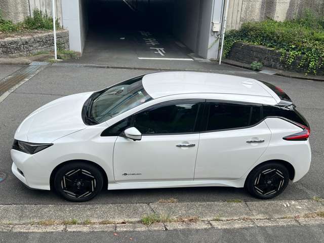 アラウンドモニー＋インテリジェントルームミラー・インテリジェント　LI（車線逸脱防止支援システム）RCTA（後退時車両検知警報）インテリジェント　DA（ふらつき警報）＋電動パーキングブレーキ