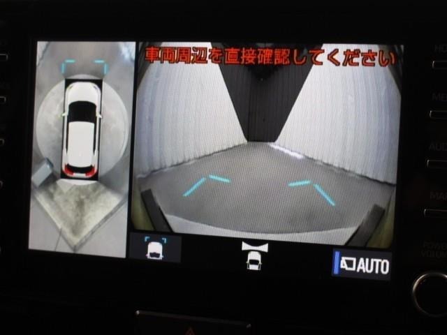 車両周辺を真上から見たような広範囲の映像を表示し、安全運転をサポートする「パノラミックビューモニター」搭載です。