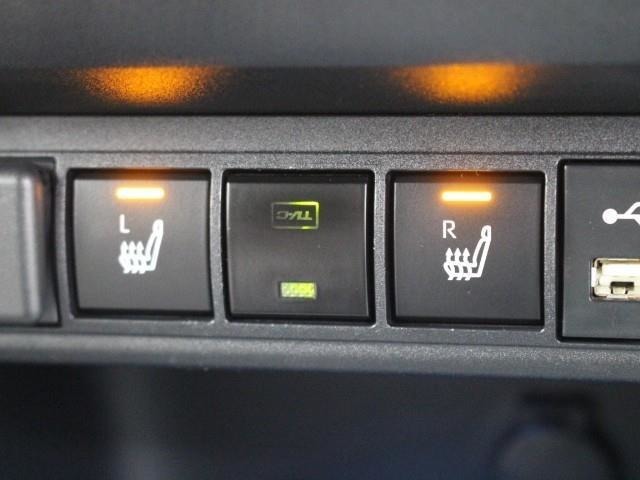 快適温熱シート(運転席・助手席)が装備され快適なドライブをサポートします。