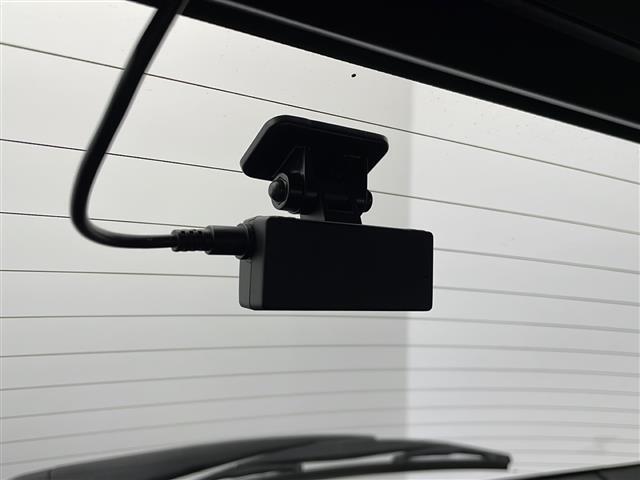 【ルーフ】大きなへこみや色褪せもなくきれいな状態です！ひょう害車は販売いたしませんのでご安心ください。