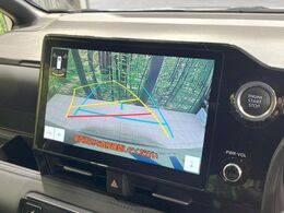 【バックカメラ】駐車時に後方がリアルタイム映像で確認できます。大型商業施設や立体駐車場での駐車時や、夜間のバック時に大活躍！運転スキルに関わらず、今や必須となった装備のひとつです！