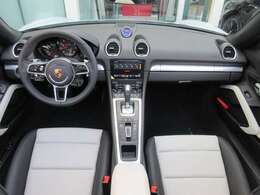 インテリアカラー：ブラック/クレヨン