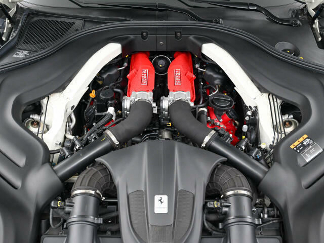 V8ツインターボエンジンを搭載。ダイレクトなレスポンスを楽しめ、扱いやすいエンジンです。炸裂するパワーはターボエンジンならではです。