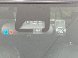 【トヨタセーフティセンス】走行中に前方の車両等を認識し、衝突しそうな時は警報とブレーキで衝突回避と被害軽減をアシスト。より安全にドライブをお楽しみいただけます。
