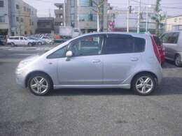 ■4ドアともドアバイザー付き。