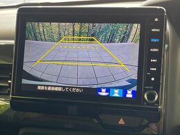【バックカメラ】駐車時に後方がリアルタイム映像で確認できます。大型商業施設や立体駐車場での駐車時や、夜間のバック時に大活躍！運転スキルに関わらず、今や必須となった装備のひとつです！