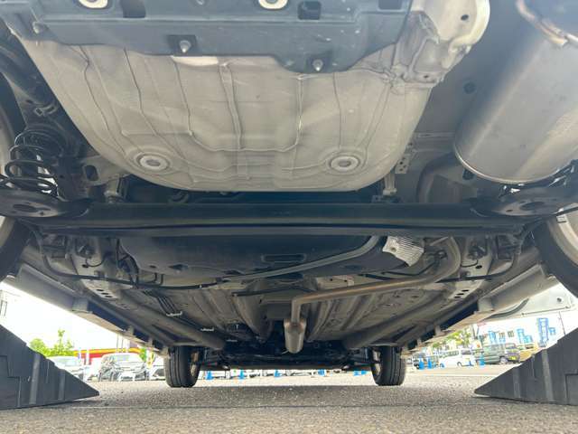 ■弊社では全車プロの専門業者によるルームクリーニングを実施しています！■室内の細かい所からエンジンルームまでキレイになった状態でお渡しいたします■