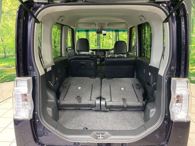 積み下ろしのしやすいデッキにはたっぷりと荷物を積み込んでいただけます。遊びから仕事まで、様々なシーンで頼れます♪