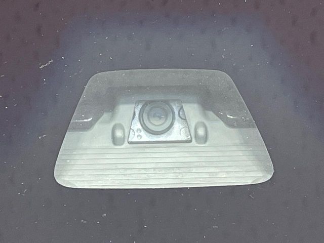 【スマートアシスト】走行中に前方の車両等を認識し、衝突しそうな時は警報とブレーキで衝突回避と被害軽減をアシスト。より安全にドライブをお楽しみいただけます。