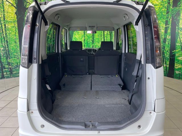 普段のお買い物や通勤、送迎等に十分な荷室スペースを確保しております。セカンドシートを倒すと、大きな荷物の積載も可能です♪