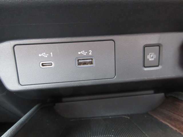USBタイプA・タイプC・HDMIでの接続が可能です。
