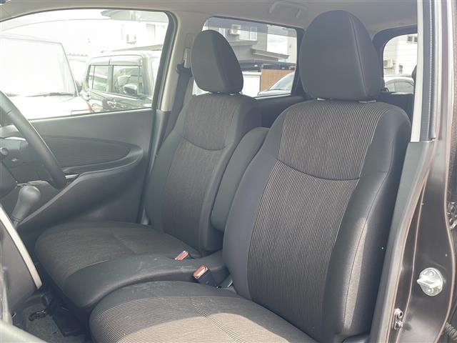 助手席の画像です。助手席も広々お乗りいただけます。店舗にて現車の確認もいただけますので、お電話で在庫のご確認の上是非ご来店くださいませ！！！ワクワクするクルマ選びをご提案します！
