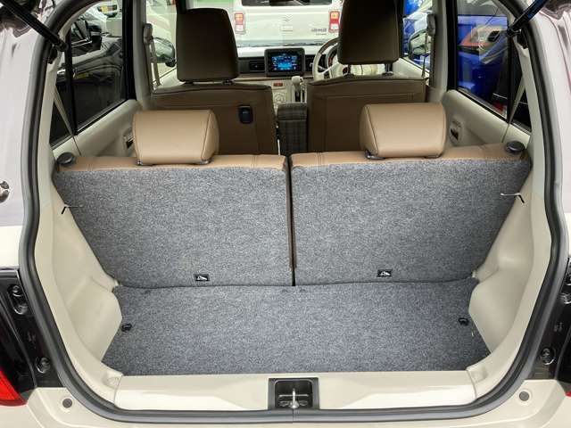 見た目以上に広い荷室♪